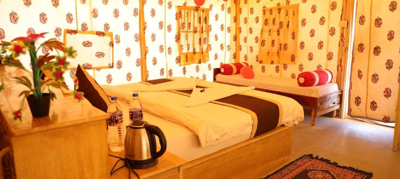 Golden Sandstone Hotel Desert Safari Camp Jaisalmer Esterno foto