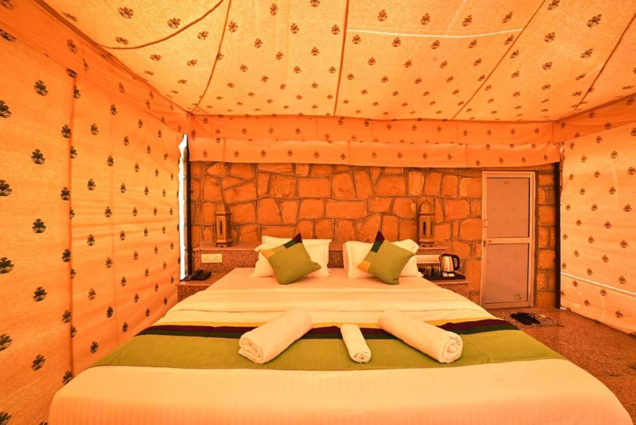 Golden Sandstone Hotel Desert Safari Camp Jaisalmer Esterno foto